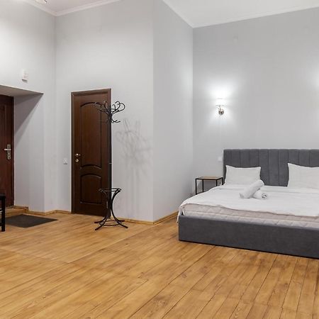 Apartment On Stavropihiiska Street 3 Львов Экстерьер фото